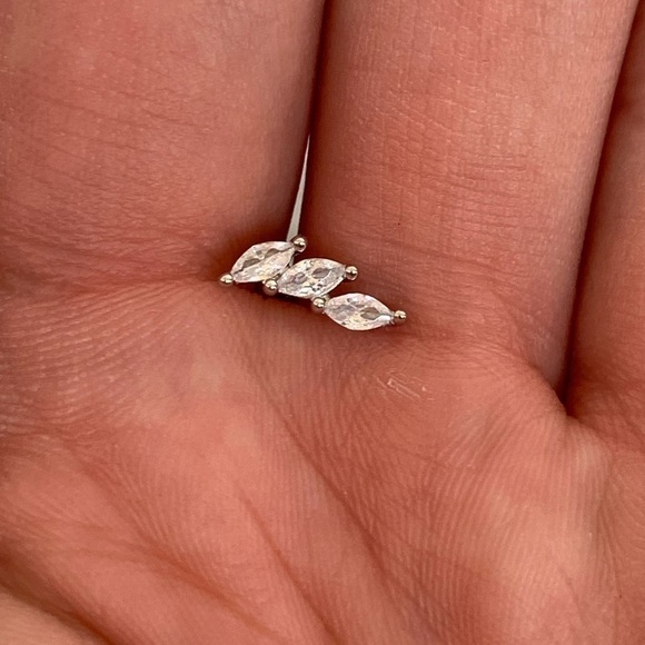 Silver Crystal Leaf Layered Cartilage Earring - Picture 2 of 4